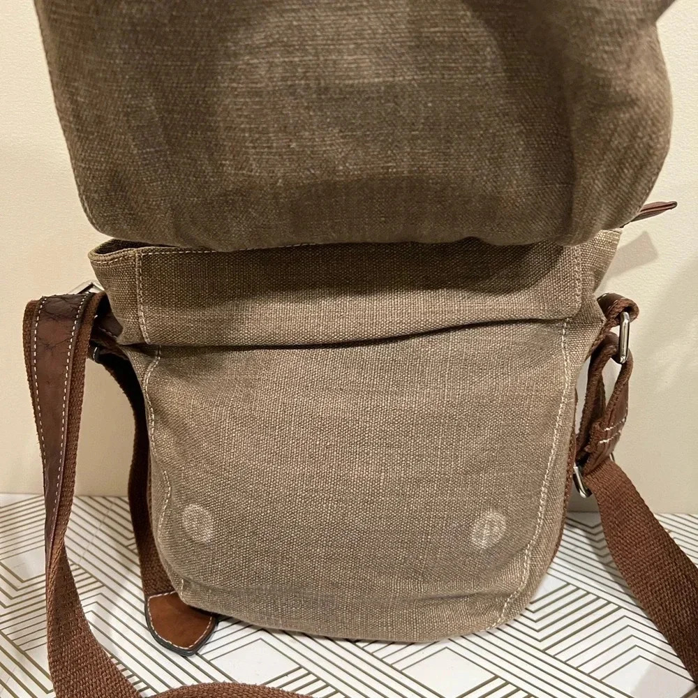 🍁4/$15 Hilary Radley Crossbody bag🍁 - Picture 3 of 10